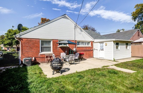 Forestview House | Modern 2Bdrm Westchester Home with brand-new out door HOT TUB