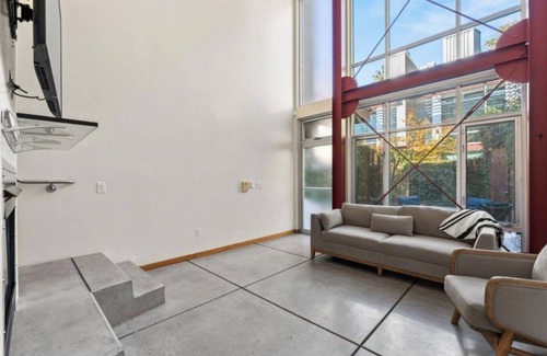 Midtown Sacramento House | Modern 2BR/2BA, garage next to R street, close to Golden 1 arena and Capitol n