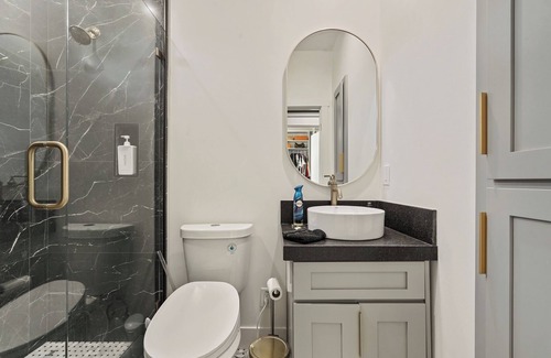 Northgate Cottage | Modern 2BR Cottage