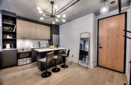 Cite Multimedia Apartment | Modern 2BR Suite Old Montreal B2