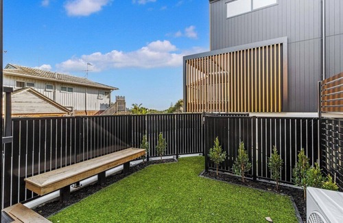 Mission Bay Apartment | Modern 2BR Townhouse in Mission Bay I Zodiak Stays