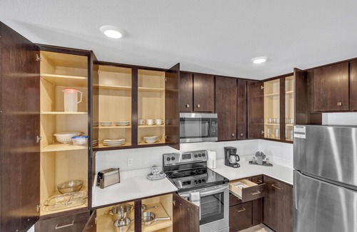 Jarrell Apartment | Modern 2BR w/Pool+Gym+Game Room + Min to St. David's Hosp