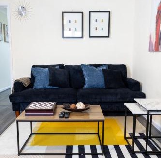 Bradley Stoke Apartment | Modern 3-bed Bradley Stoke Self Check-in Free Parking Fast Wi-Fi