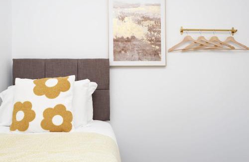 Skewen Apartment | Modern 3 Bed - M4 ACCESS - Wi-Fi