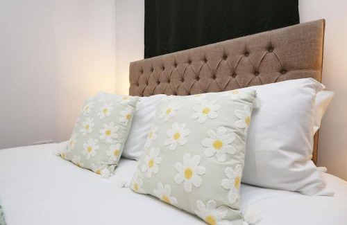 Skewen Apartment | Modern 3 Bed - M4 ACCESS - Wi-Fi