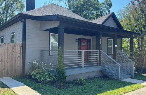 Pittsburgh House | Modern 3-bedroom house with hot tub and backyard near downtown Atlanta.