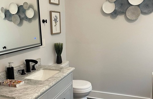 Pittsburgh House | Modern 3-bedroom house with hot tub and backyard near downtown Atlanta.