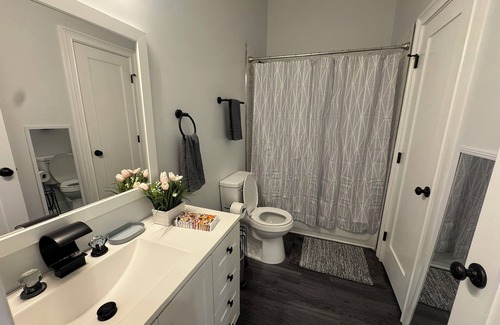 Pittsburgh House | Modern 3-bedroom house with hot tub and backyard near downtown Atlanta.