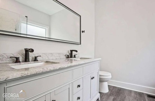 Pittsburgh House | Modern 3-bedroom house with hot tub and backyard near downtown Atlanta.