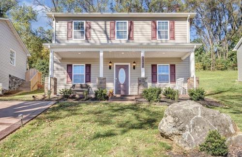 Roanoke House | Modern 3 bedroom Roanoke Residential Home