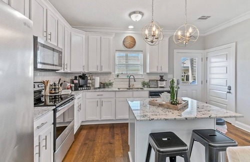 Lake Charles House | Modern 3 BR townhouse close to lake and downtown