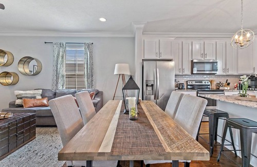 Lake Charles House | Modern 3 BR townhouse close to lake and downtown