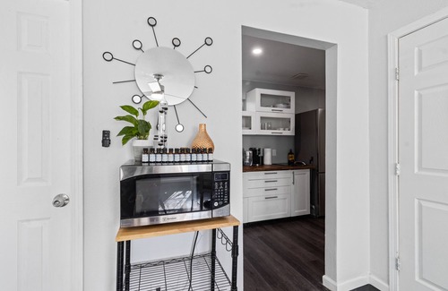 Franklin Park House | Modern 3bd/2ba Suite with Full Gym & Large Patio!