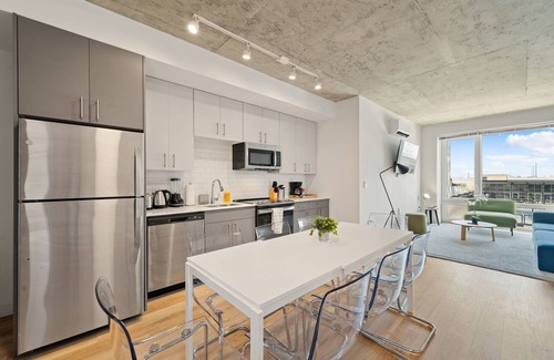 River North Hotel | Modern 3BR City Retreat - Near Old Town & River North