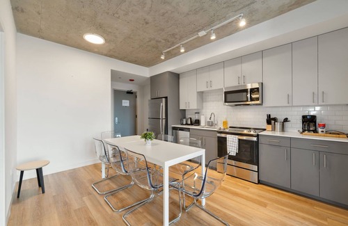 River North Hotel | Modern 3BR City Retreat - Near Old Town & River North