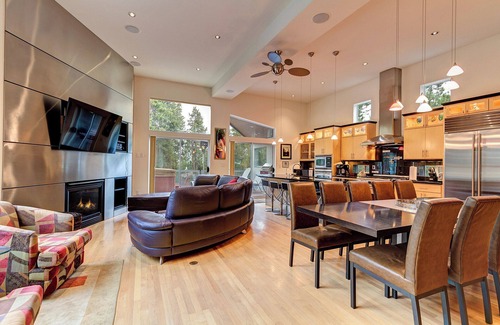 Breckenridge Heights House | Modern 3Br + Den Home in Breck!- Moonstone Modern