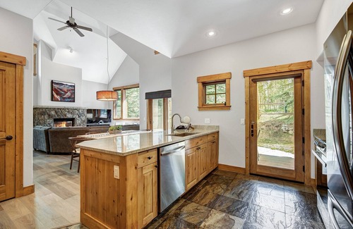 Breckenridge Condo | Modern 3br Mountain - Winter Escape Mins To Slopes 3 Bedroom Townhouse by RedAwning
