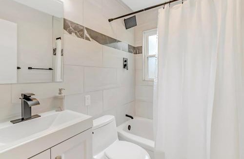 Park Forest Village House | Modern 3BR With Big Kitchen & TV Rm