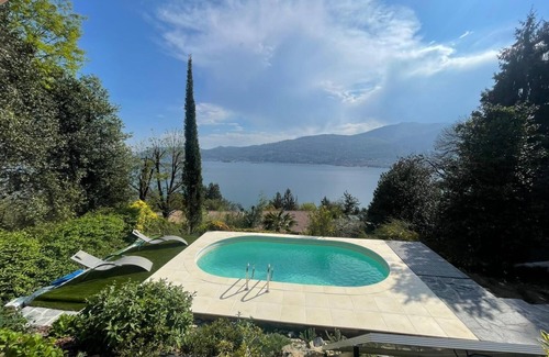 Suna Villa | Modern 4½-room terraced corner house with sauna, garden and gigantic lake view