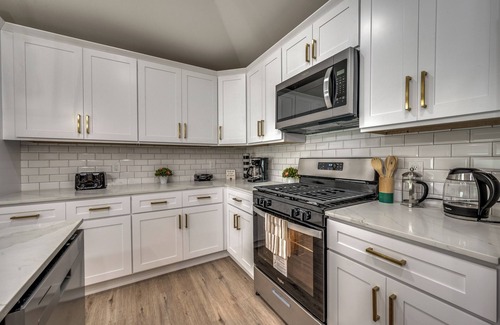 Irving Apartment | Modern 4BR/2B Home, with HotTub, Near DFW Airport