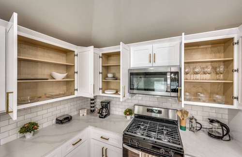 Irving Apartment | Modern 4BR/2B Home, with HotTub, Near DFW Airport