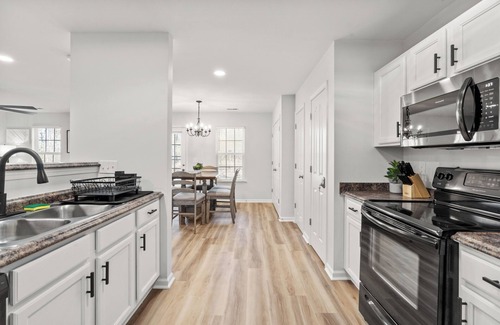 Paw Creek House | Modern 4BR Oasis - Near Airport & Uptown