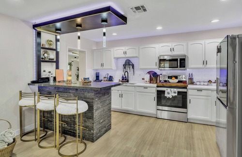 Maryvale House | Modern 4BR Retreat w/Pool in sunny Phoenix