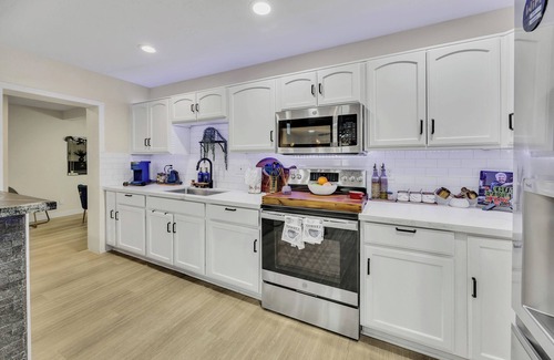 Maryvale House | Modern 4BR Retreat w/Pool in sunny Phoenix