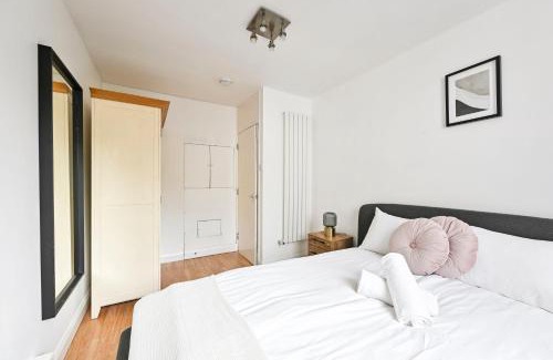 Somers Town Apartment | Modern 5-Bedroom Duplex Flat near Regents Park and Great Portland St