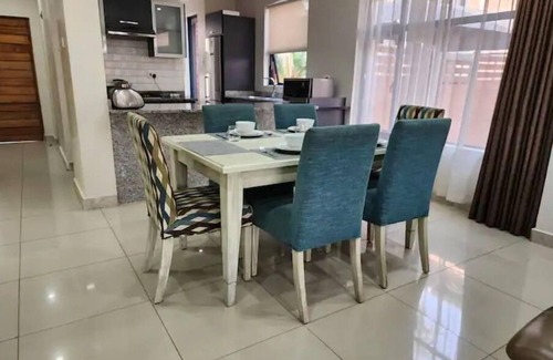 Harare Apartment | Modern 5 Star, 6 sleeper Apartment @ Sibiti