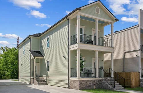Tulane - Gravier House | Modern 5BR/5BA | New Build, Parking & Prime Spot