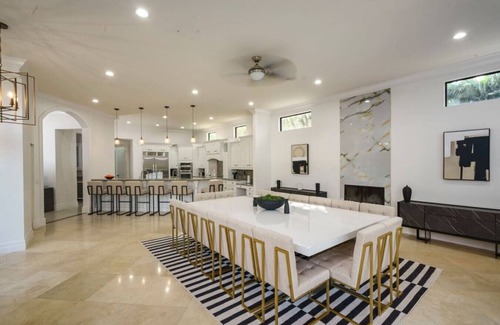 Palm Beach Country Estates Apartment | Modern 8BR Mansion | 6,500 SF, Pool, Cinema