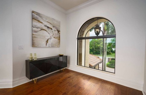 Palm Beach Country Estates Apartment | Modern 8BR Mansion | 6,500 SF, Pool, Cinema