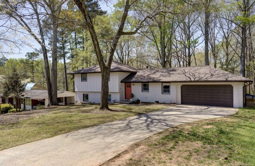 Alpharetta House | Modern Alpharetta Home-Sleeps 9