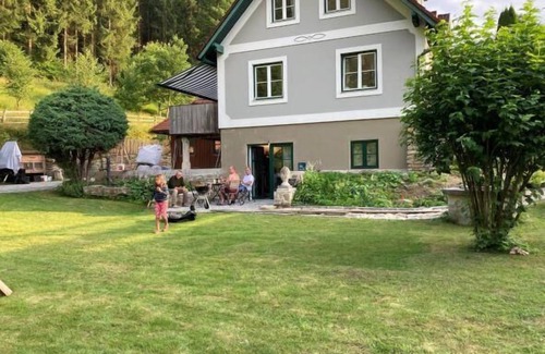 Krumau am Kamp Apartment | Modern and comfortable 85 sqm garden studio with sauna and terrace