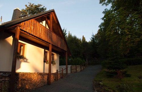 Barenfels House | Modern and cozy apartment right on the forest
