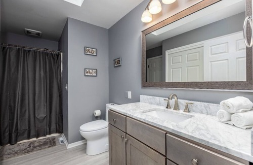 Ottawa Villa | Modern and Cozy Home with Fireplace