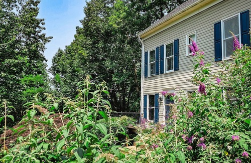 Marshall House | Modern and Renovated Home - 3 Bedroom, 5 Beds, 2.5 Bath