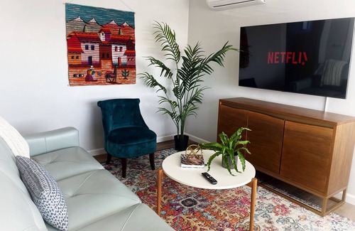 Grant Hill House | Modern and Sunny 2 Bedroom Home — 5 min from downtown!