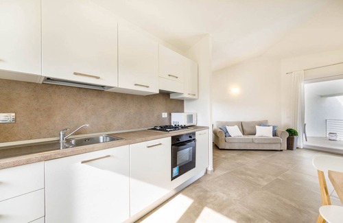 Monte Petrosu Apartment | modern apartment 5 min. from the sea with swimming pool, air conditioning and wi-fi