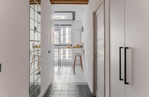 Lviv Apartment | Modern apartment in a new building near the center Free parking