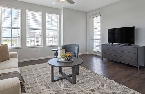 Maitland Apartment | Modern Apartment in Prime Location (ID1187X534)