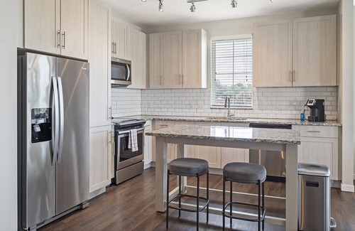 Maitland Apartment | Modern Apartment in Prime Location (ID1187X534)
