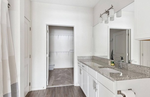 Dundee-Happy Hollow Historic District Apartment | Modern Apartment in Prime Location (ID7435X07)