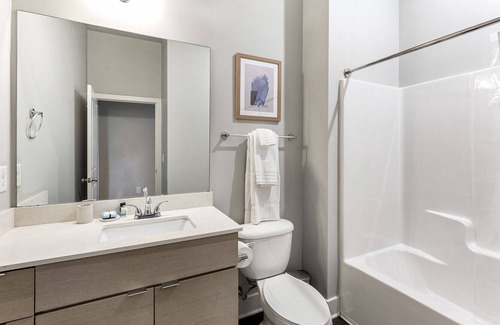 West Ashley Apartment | Modern Apartment in Prime Location (ID9794X37)