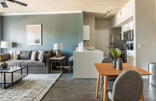 Fort Worth Apartment | Modern Apartment in Prime Location (ID8656X94)