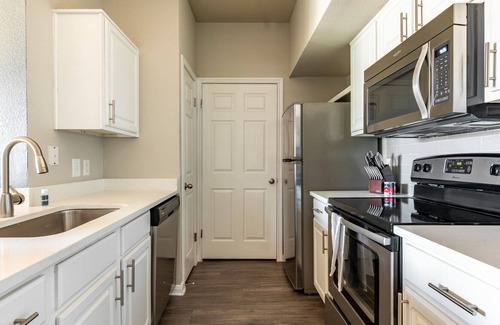 Fort Worth Apartment | Modern Apartment in Prime Location (ID8656X94)