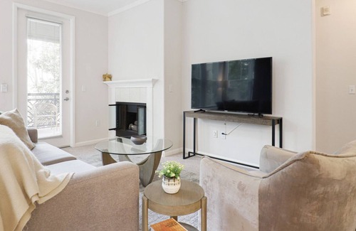 Foster City Apartment | Modern Apartment in Prime Location (ID4222X75)