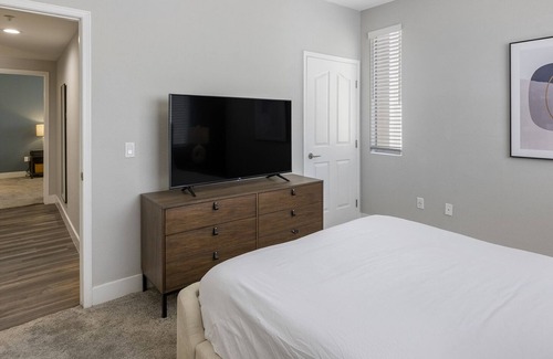 McDowell Mountain Apartments Apartment | Modern Apartment in Prime Location (ID2727X39)