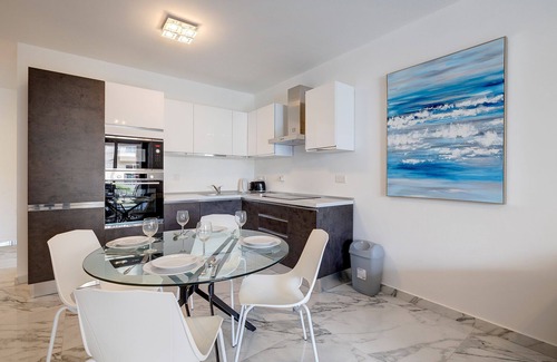 Swieqi Apartment | Modern Apartment Steps to St George's Bay
